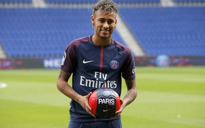 完美电竞热评-乌克兰队遭遇不公判罚失分